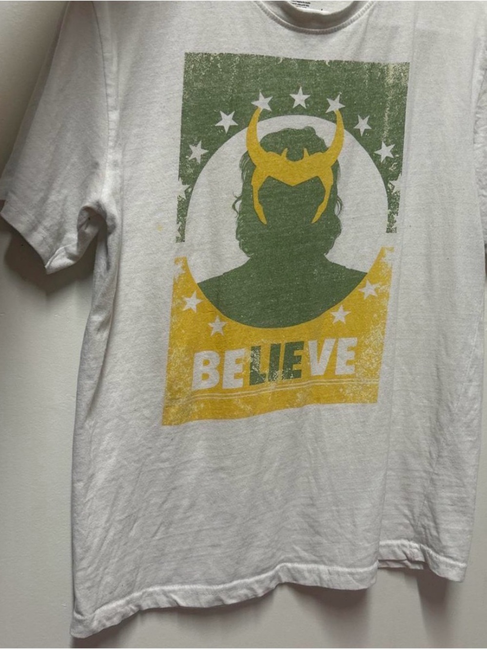 Marvel Men’s White Graphic Tee with Green & Yellow Print